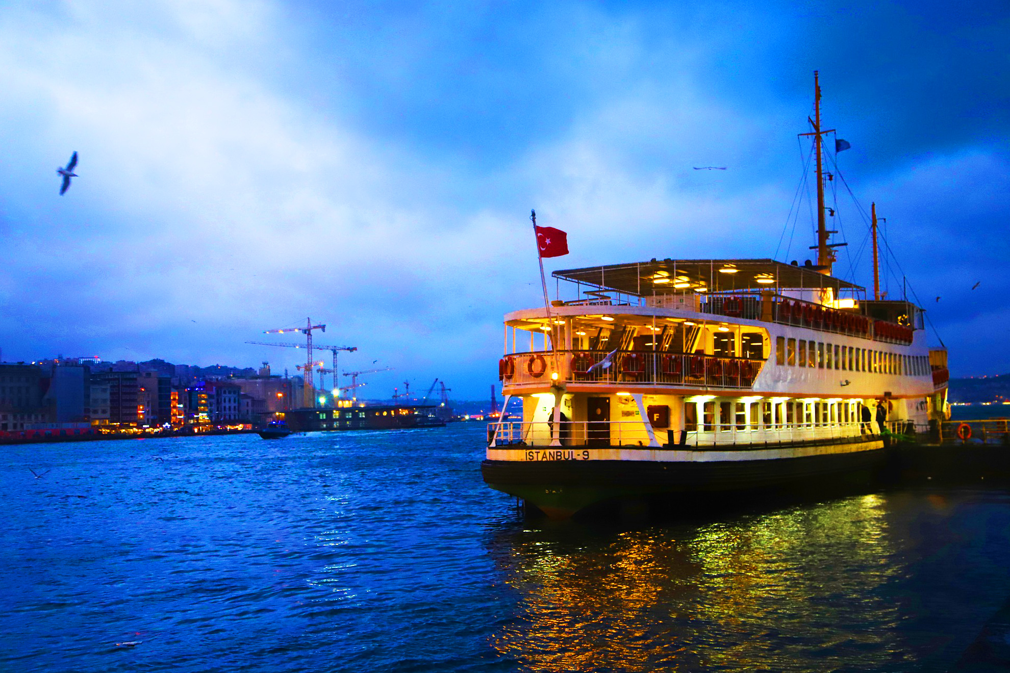 Истанбул - Църквата на първия ден от месеца - Турски вечерен круиз с вечеря и традиционна турска програма - Turkish Night Tour Dinner Cruise